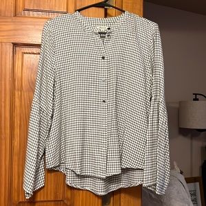 Madewell button down blouse, soft fabric with cute flared sleeve.